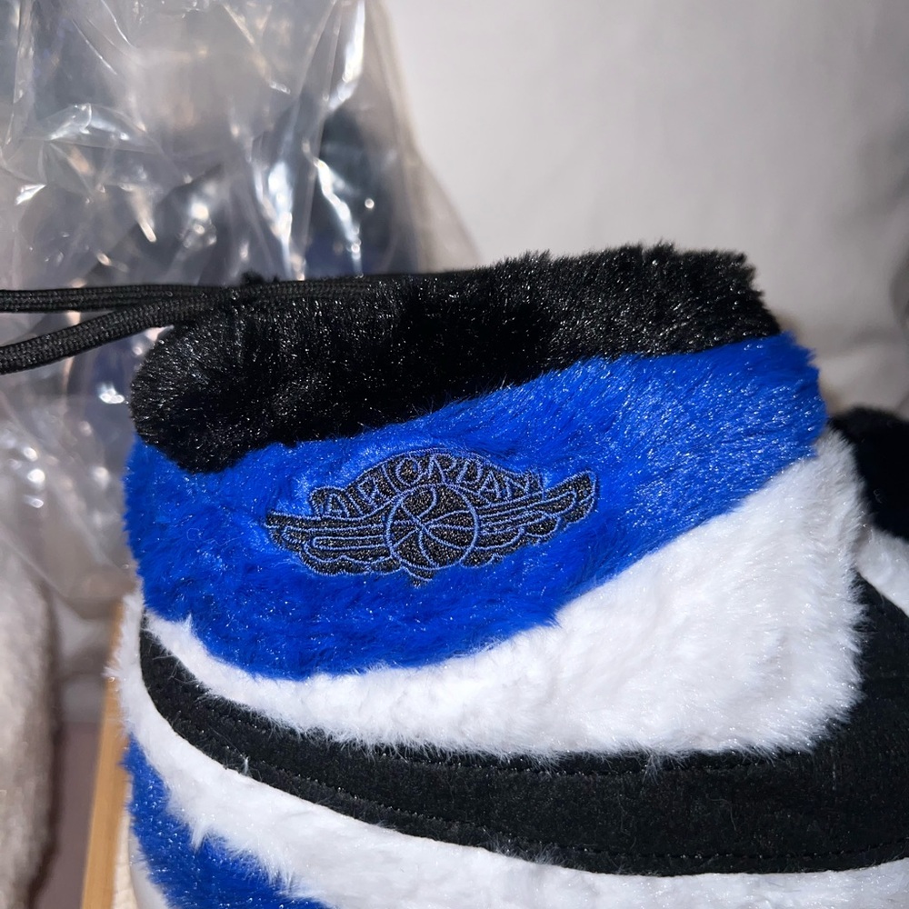 Nike Air Jordan slippers - Picture 2 of 4